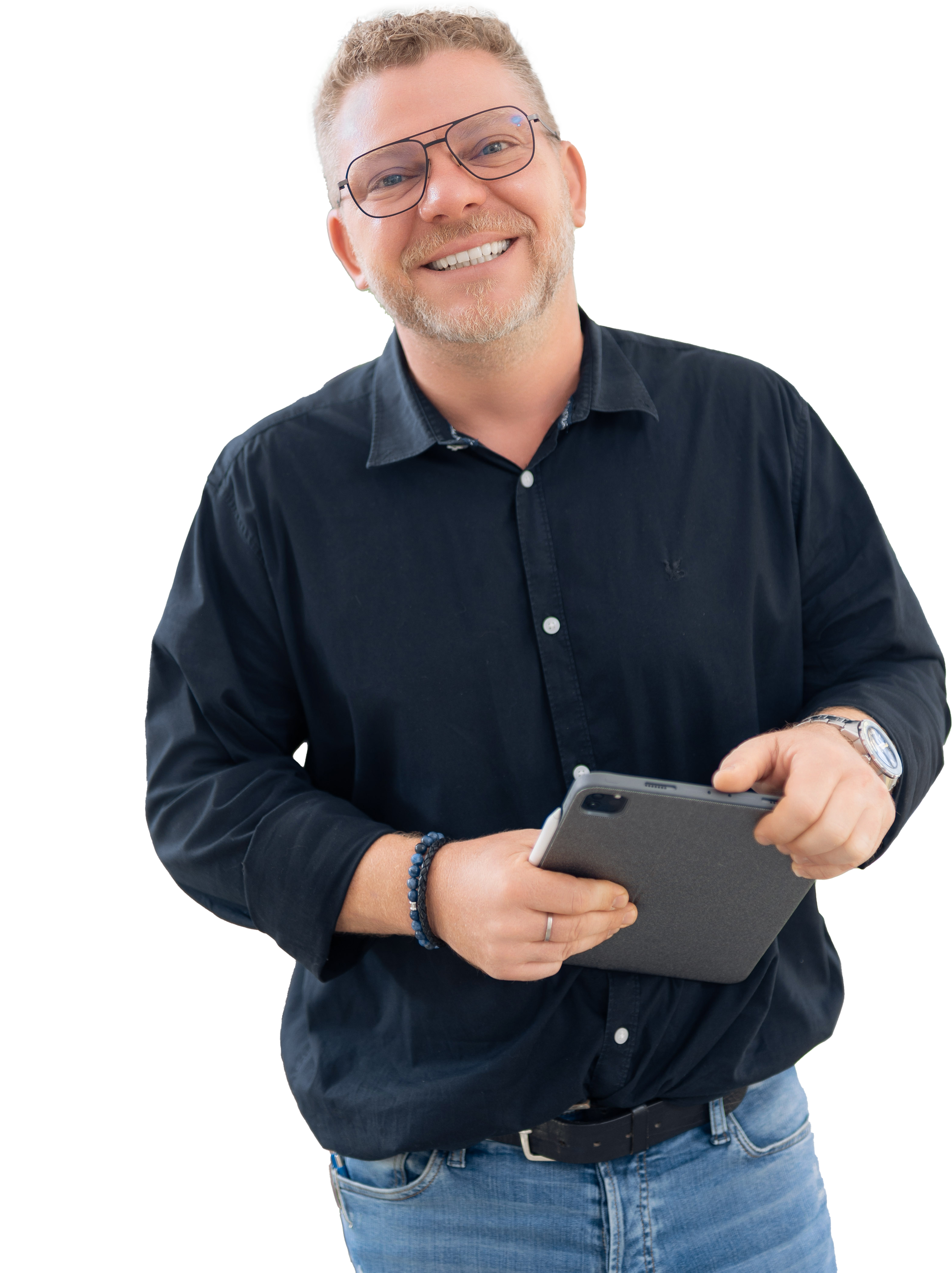 Foto von Tino Holzhäuser, der lächelnd in die Kamera schaut